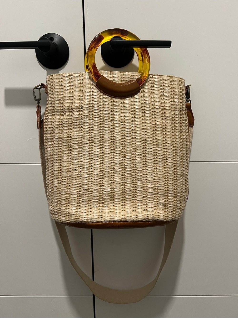 HOBO Sheila Straw Bucket Tote
